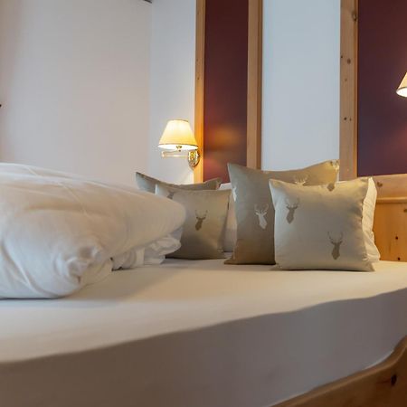 Hotel Astras Скуол Екстериор снимка