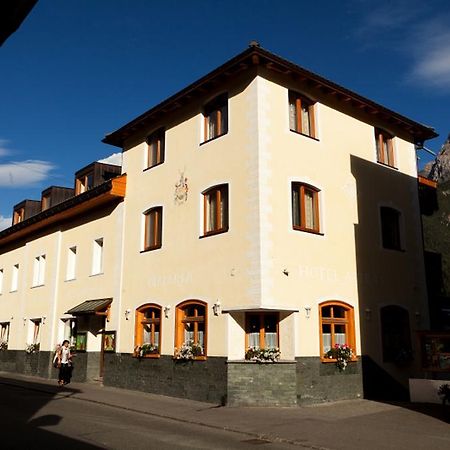 Hotel Astras Скуол Екстериор снимка