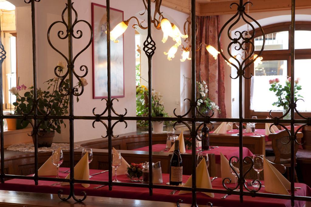 Hotel Astras Скуол Екстериор снимка