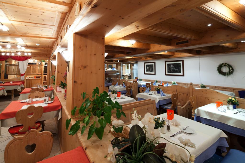 Hotel Astras Скуол Екстериор снимка