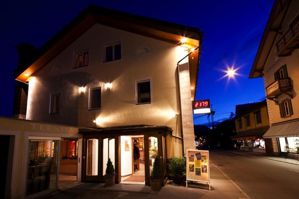 Hotel Astras Скуол Екстериор снимка