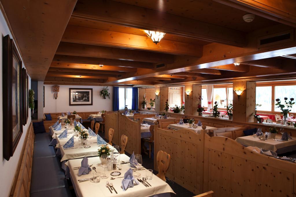 Hotel Astras Скуол Екстериор снимка