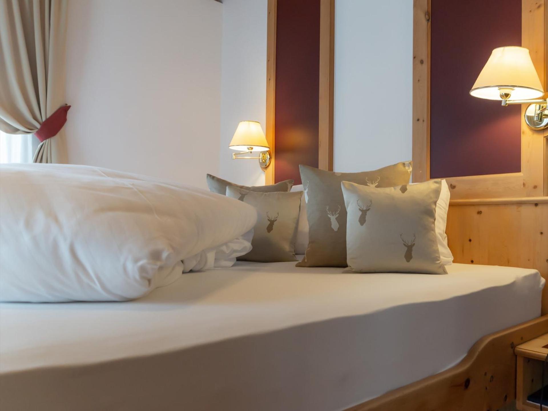 Hotel Astras Скуол Екстериор снимка