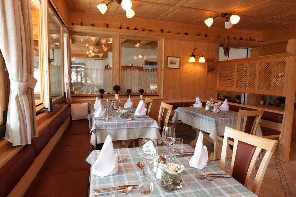 Hotel Astras Скуол Екстериор снимка