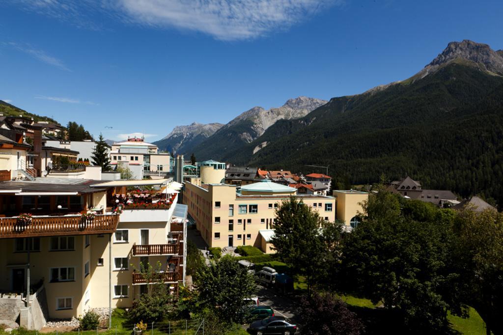 Hotel Astras Скуол Екстериор снимка