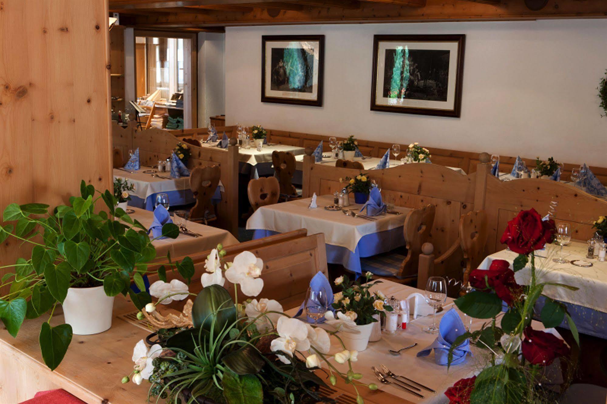 Hotel Astras Скуол Екстериор снимка