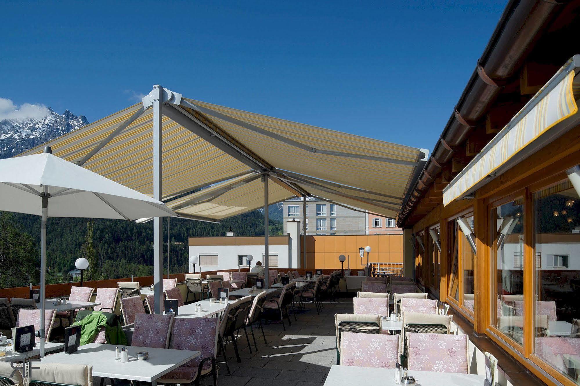 Hotel Astras Скуол Екстериор снимка